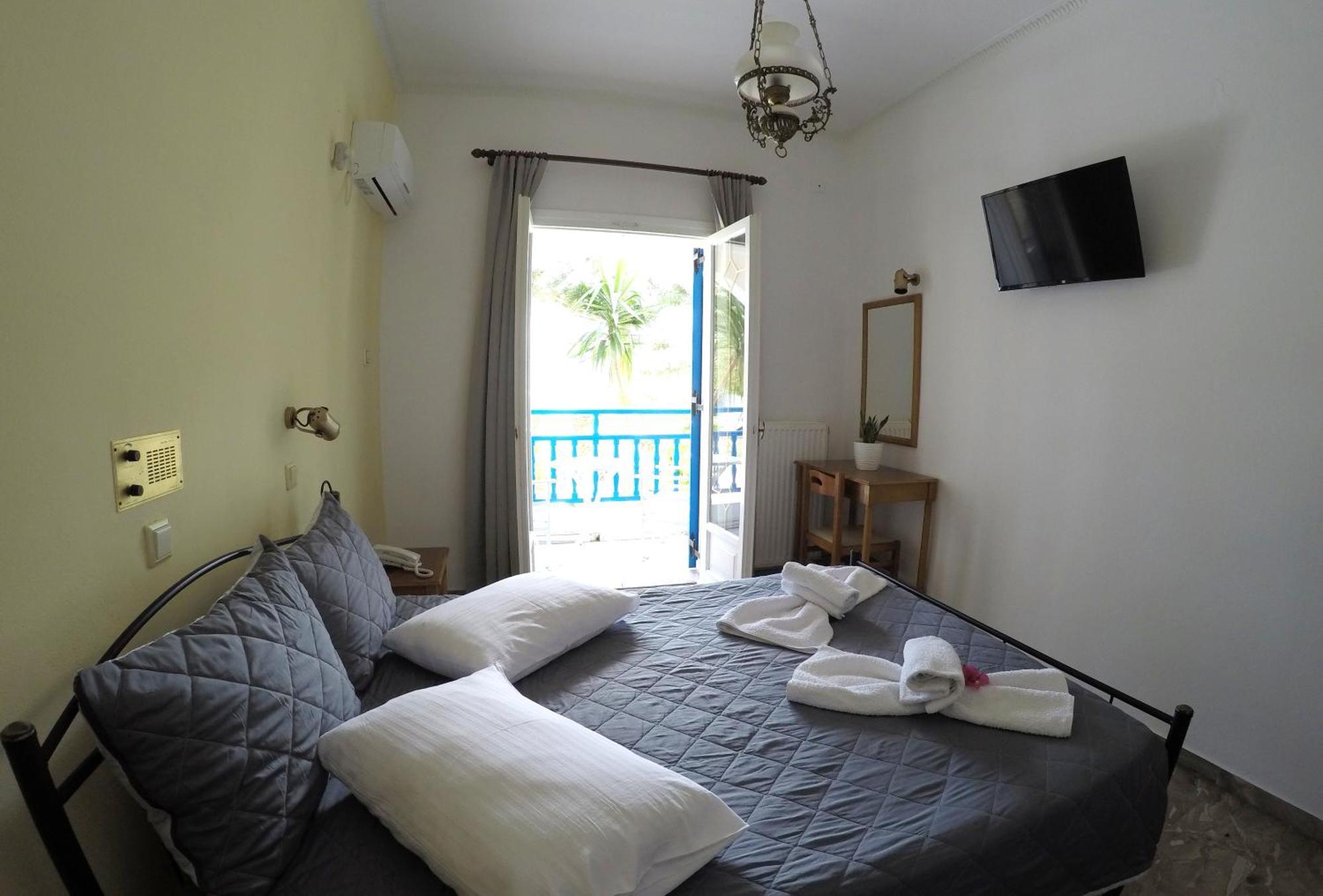 Hotel Zeus Kamari  Bilik gambar
